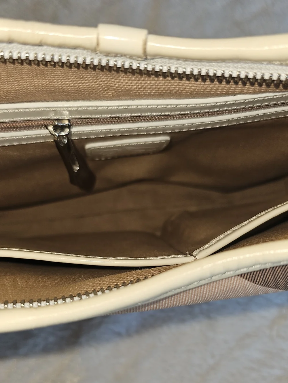 BURBERRY Vintage House Check White Leather Hobo Shoulder Bag with Dust Bag